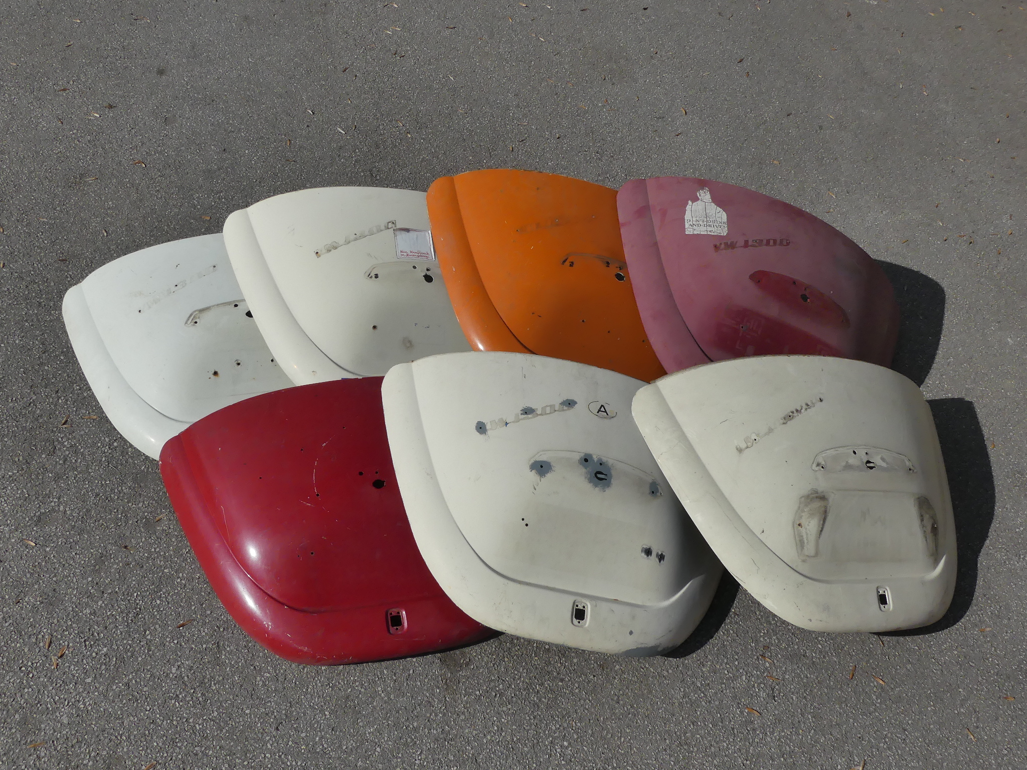 Haube, hinten, ohne Luftschlitze, 8.67-7.71 (Gebrauchtteil) Haube, hinten, ohne Luftschlitze, 8.67-7.71 (Gebrauchtteil)