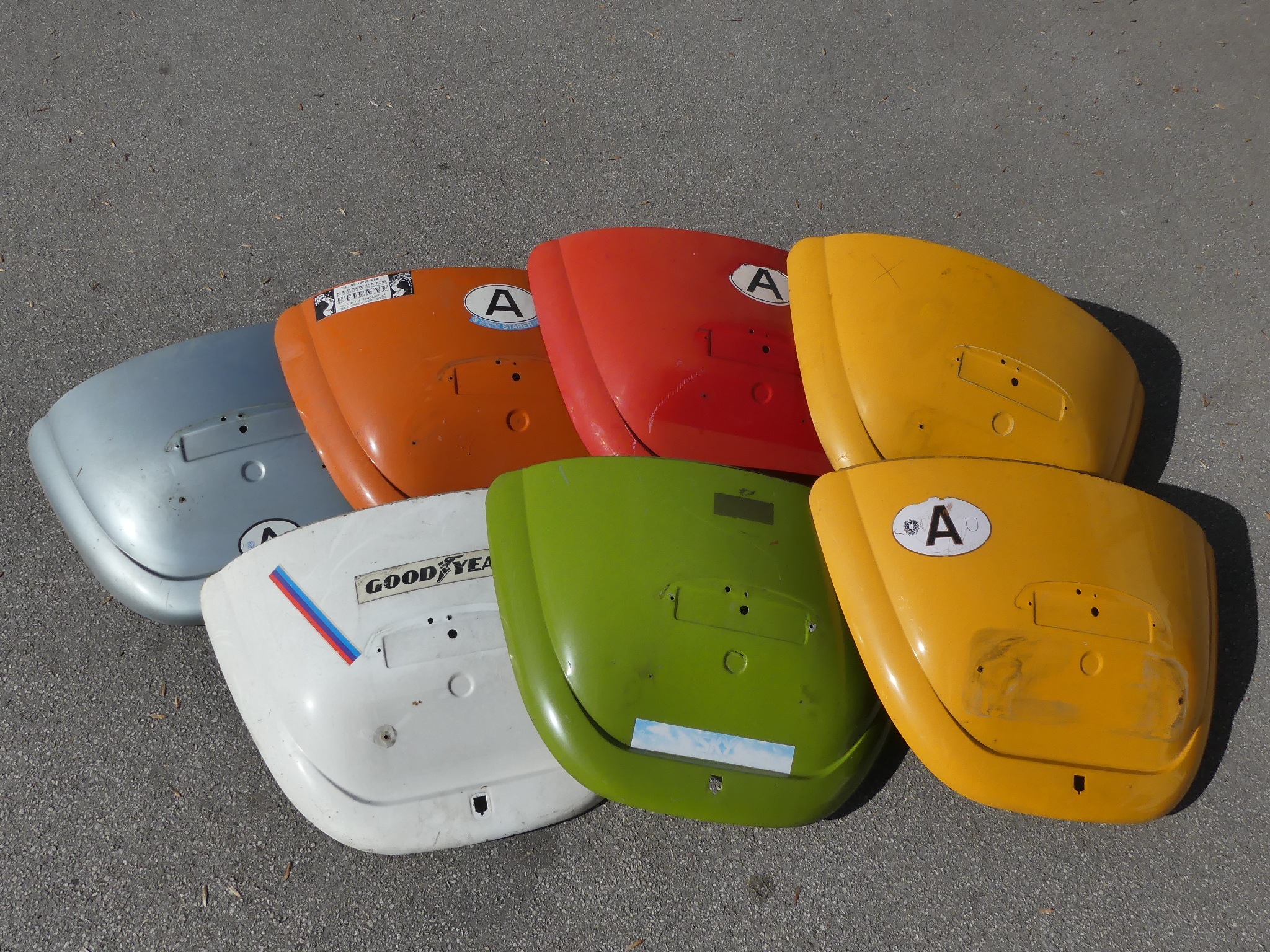 Haube, hinten, ohne Luftschlitze, 8.75- (Gebrauchtteil) Haube, hinten, ohne Luftschlitze, 8.75- (Gebrauchtteil)