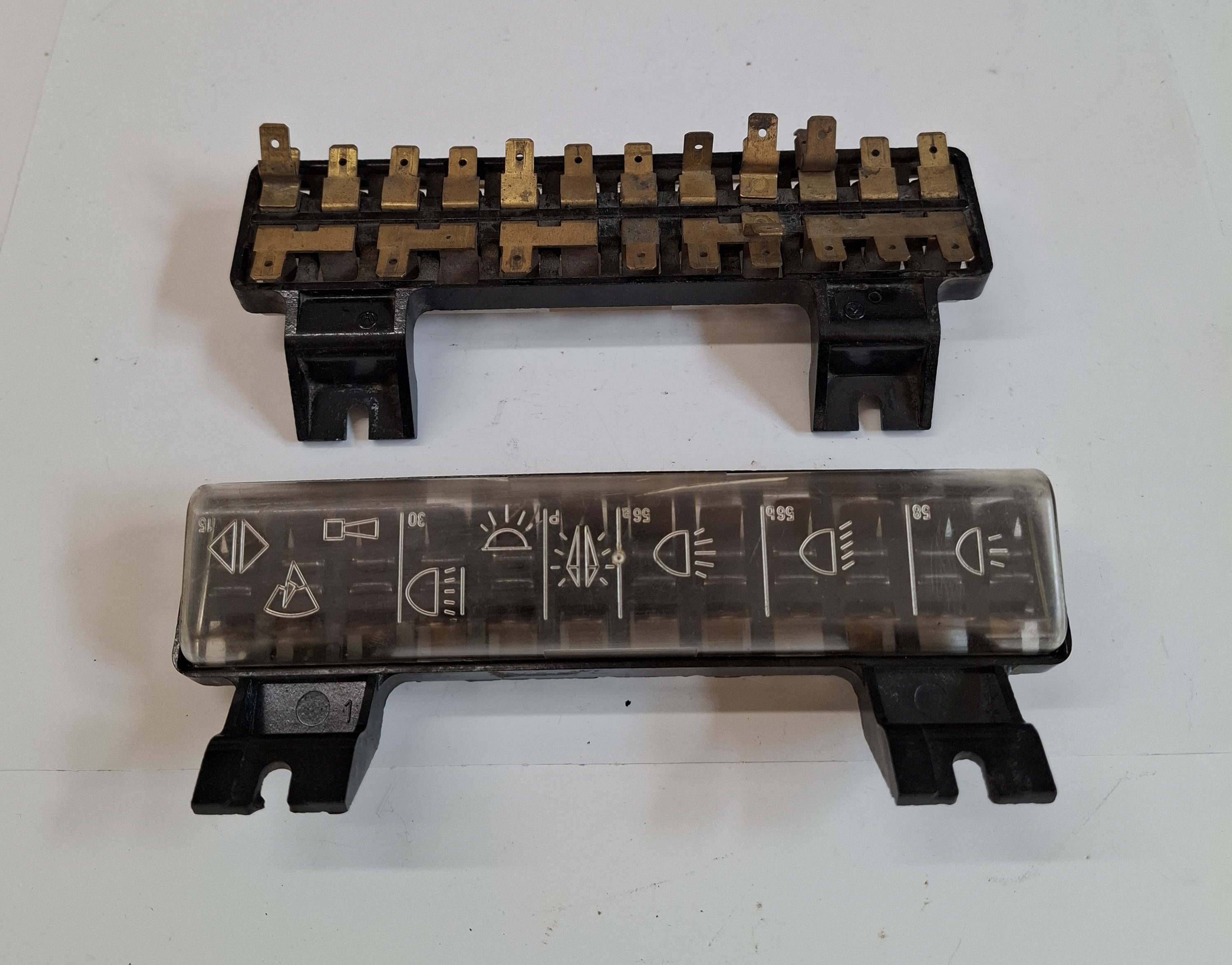 Sicherungskasten, 12 Sicherungen, 8.70- , Gebrauchtteil Sicherungskasten, 12 Sicherungen, 8.70- , Gebrauchtteil