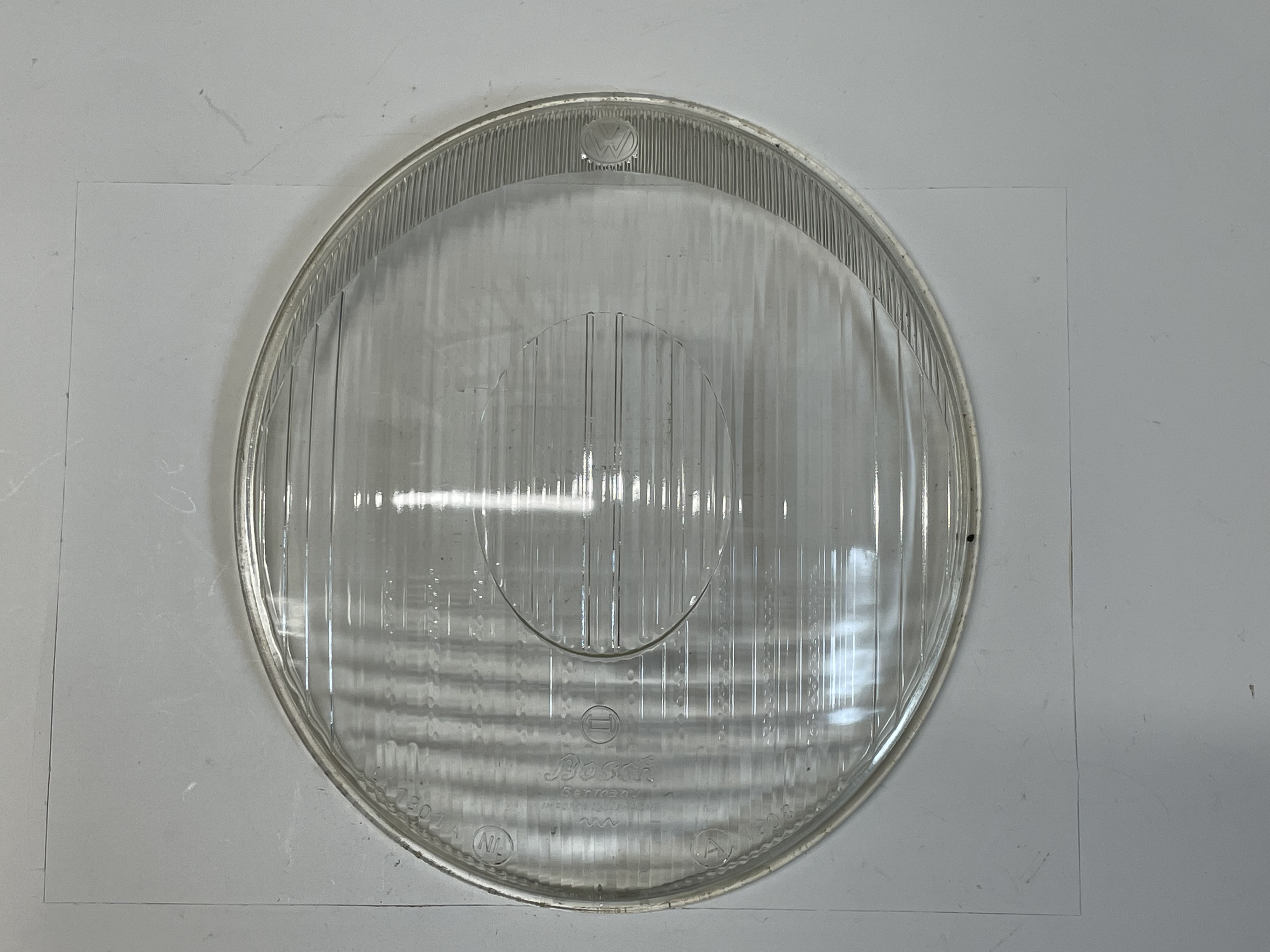 Scheinwerferglas, "liegend", BOSCH, symmetrisch mit VW-Zeichen (Gebrauchtteil)